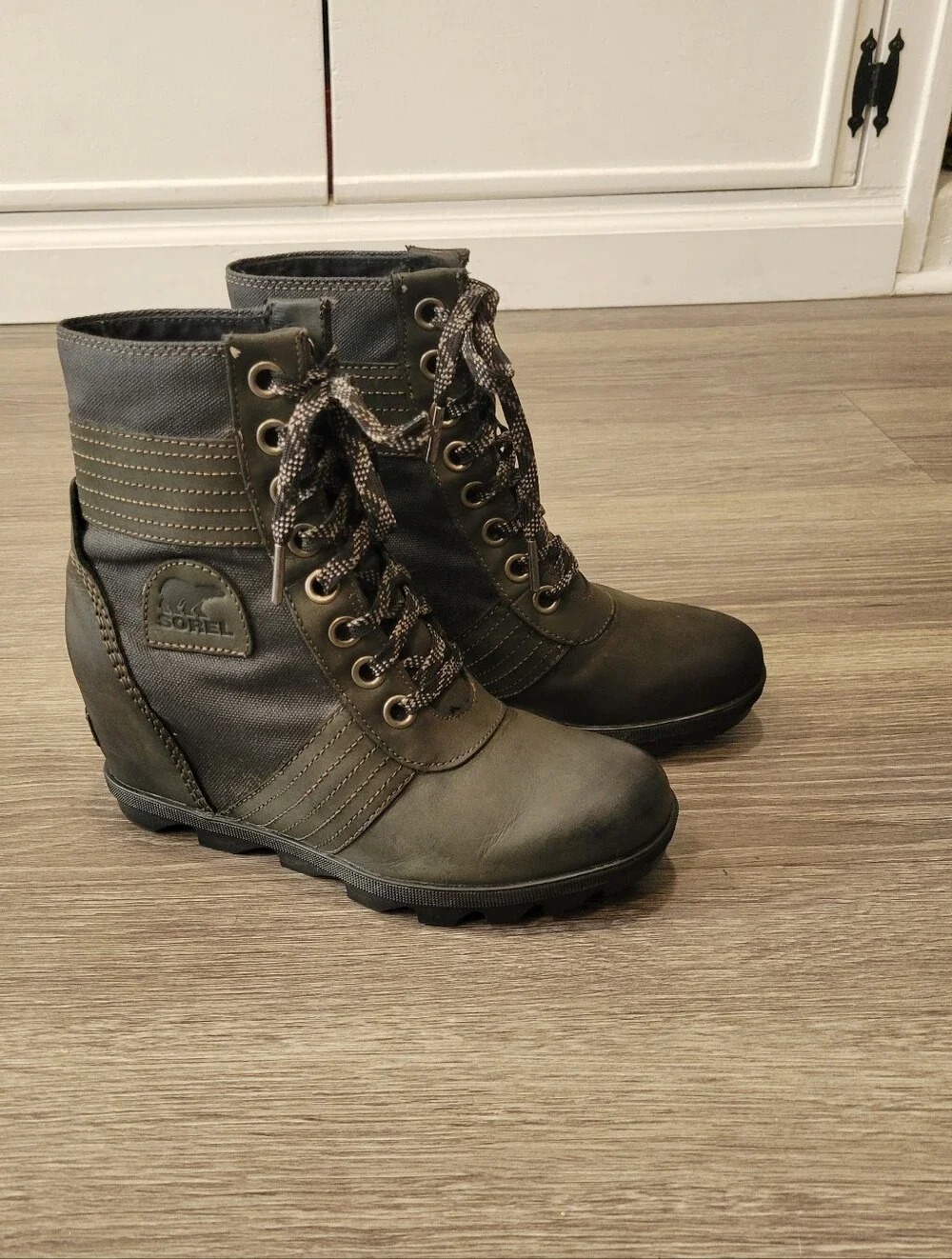 Sorel Dark Green GorpCore Lexie Wedge Lace-Up Lesther/Canvas Ankle Boots 7.5